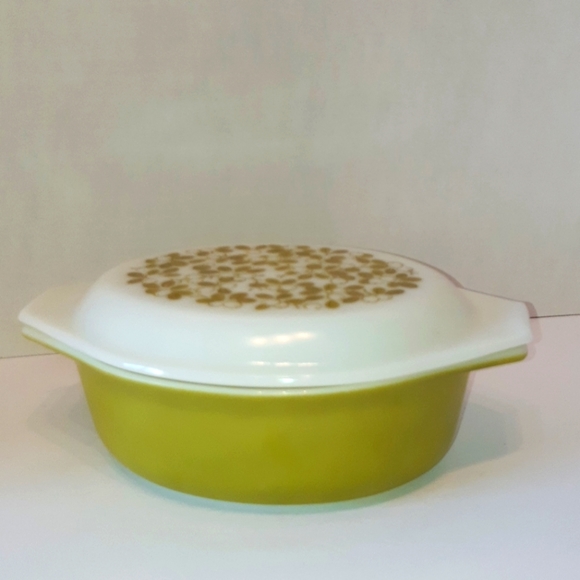 Pyrex " Olives " Oval Covered Baking Dish